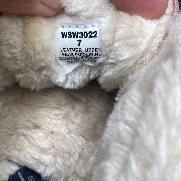 Womens Sperry winter slippers size 7 check them out very nice thanks 🙏 - Picture 9 of 9